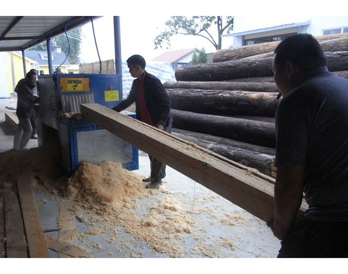 德陽-禾豐鎮-方木多片鋸加工現場1