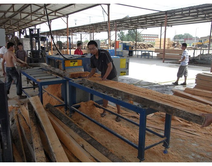 天津市-150方木多片鋸加工現(xiàn)場0